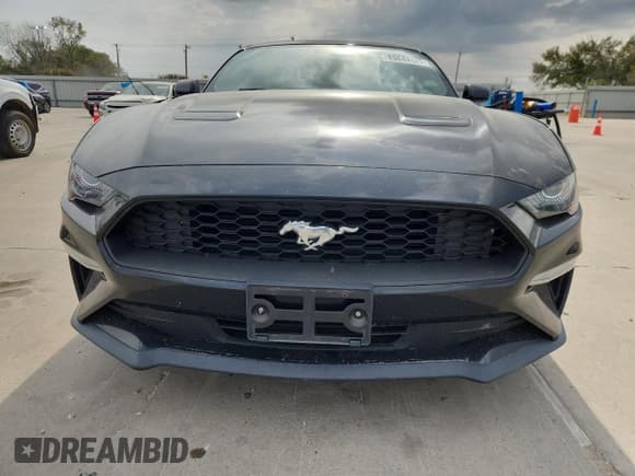 ✅ 2018 Ford Mustang EcoBoost • VIN: 1FA6P8TH2J5125811 • Lot: 89643125. Wystawiony na Copart z przebiegiem 57 273 mil. Bezpłatny archiwum sprzedaży aukcyjnych z USA i szczegółowy raport historii pojazdu na DreamBid. Zdjęcie 5.