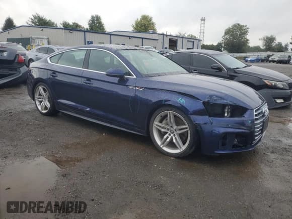 ✅ 2019 Audi A5 Sportback Premium Plus • VIN: WAUENCF58KA023693 • Lot: 80565955. Wystawiony na Copart z przebiegiem 56 730 mil. Bezpłatny archiwum sprzedaży aukcyjnych z USA i szczegółowy raport historii pojazdu na DreamBid. Zdjęcie 4.