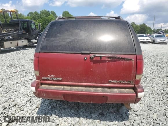 ✅ 1996 Chevrolet Blazer • VIN: 1GNDT13W1T2111686 • Lot: 64119395. Wystawiony na Copart z przebiegiem 138 596 mil. Bezpłatny archiwum sprzedaży aukcyjnych z USA i szczegółowy raport historii pojazdu na DreamBid. Zdjęcie 6.