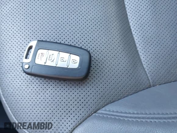 ✅ 2012 Hyundai Sonata Hybrid • VIN: KMHEC4A43CA024468 • Lot: 41631797. Listed on IAAI with 184,547 mi. Free auction sales archive from the USA and detailed vehicle history report at DreamBid. Image 11.