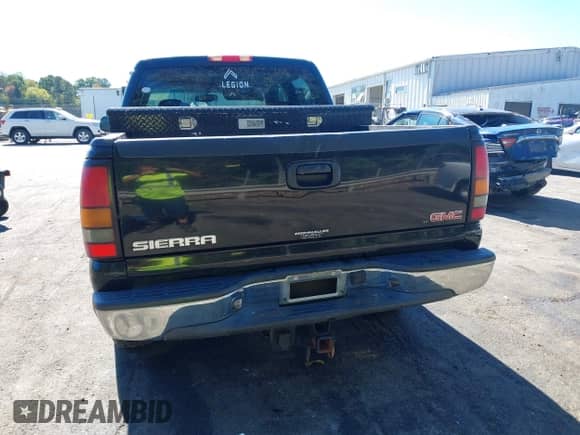 2006 GMC Sierra 1500 SL with VIN 2GTEC13V861309156, listed as a IAAI auction lot 43449620 with 176,622 mi miles and . Bid and sale history available at DreamBid. Image 17.