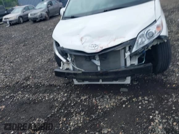 ✅ 2014 Toyota Sienna LE AAS • VIN: 5TDKK3DC0ES521152 • Lot: 39961035. Listed on IAAI with 147,947 mi. Free auction sales archive from the USA and detailed vehicle history report at DreamBid. Image 12.