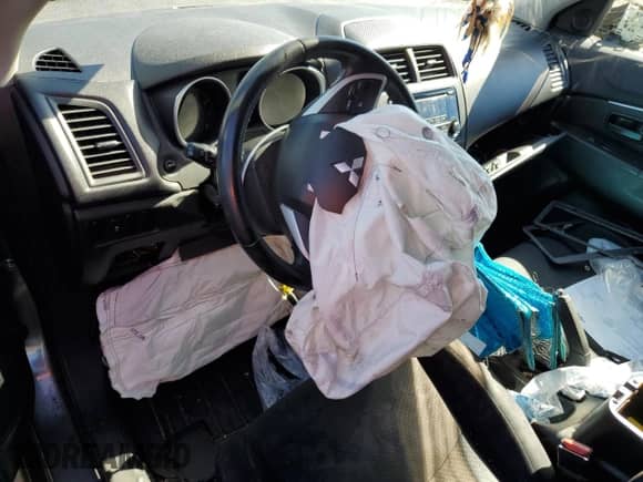 2015 Mitsubishi Outlander ES with VIN 4A4AP3AU9FE047602, listed as a Copart auction lot 82592275 with Not provided miles and Salvage title. Bid and sale history available at DreamBid. Image 8.