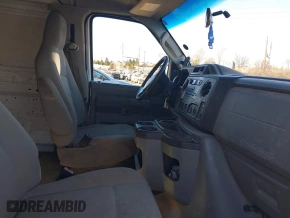 ✅ 2013 Ford Econoline Cargo Commercial • VIN: 1FTNE2EWXDDA80633 • Lot: 43884440. Wystawiony na IAAI z przebiegiem 161 411 mil. Bezpłatny archiwum sprzedaży aukcyjnych z USA i szczegółowy raport historii pojazdu na DreamBid. Zdjęcie 5.