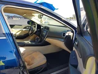 ✅ 2016 Nissan Maxima Platinum • VIN: 1N4AA6AP2GC378030 • Lot: 43781640. Wystawiony na IAAI z przebiegiem 105 304 mil. Bezpłatny archiwum sprzedaży aukcyjnych z USA i szczegółowy raport historii pojazdu na DreamBid. Zdjęcie 5.