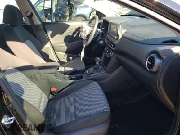 2020 Hyundai Kona SE with VIN KM8K1CAAXLU592482, listed as a Copart auction lot 57751842 with 28,783 mi miles and . Bid and sale history available at DreamBid. Image 5.