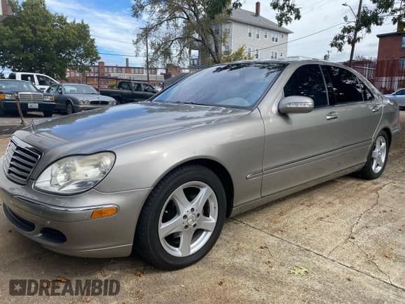 ✅ 2005 Mercedes-Benz S 500 • VIN: WDBNG75J35A460118 • Lot: 80467375. Wystawiony na Copart z przebiegiem 99 573 mil. Bezpłatny archiwum sprzedaży aukcyjnych z USA i szczegółowy raport historii pojazdu na DreamBid. Zdjęcie 2.