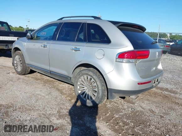 ✅ 2013 Lincoln MKX • VIN: 2LMDJ8JKXDBL18466 • Lot: 43014703. Wystawiony na IAAI z przebiegiem 236 428 mil. Bezpłatny archiwum sprzedaży aukcyjnych z USA i szczegółowy raport historii pojazdu na DreamBid. Zdjęcie 3.