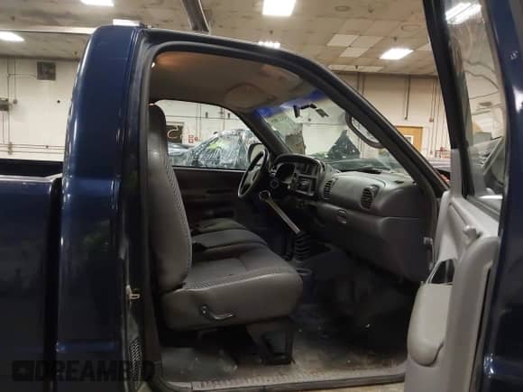 ✅ 2000 Dodge 1500 • VIN: 1B7HF16Y4YS590580 • Лот: 43213855. Размещён на IAAI с пробегом 95 064 миль миль. Получите бесплатный доступ к архиву аукционных продаж из США и посмотрите подробный отчёт об истории автомобиля на DreamBid. Изображение 5.