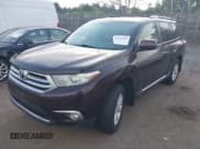 ✅ 2012 Toyota Highlander • VIN: 5TDBK3EH1CS110964 • Lot: 42754159. Wystawiony na IAAI z przebiegiem 130 180 mil. Bezpłatny archiwum sprzedaży aukcyjnych z USA i szczegółowy raport historii pojazdu na DreamBid. Zdjęcie 2.