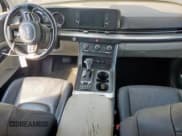 ✅ 2022 Kia Carnival LXS • VIN: KNDNB4H31N6114468 • Lot: 81662555. Wystawiony na Copart z przebiegiem 48 038 mil. Bezpłatny archiwum sprzedaży aukcyjnych z USA i szczegółowy raport historii pojazdu na DreamBid. Zdjęcie 8.