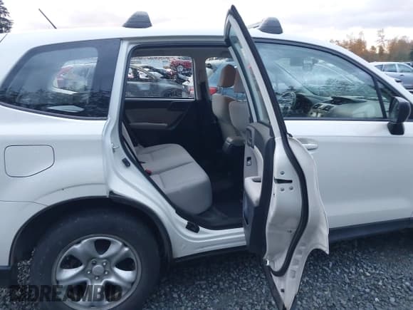 ✅ 2015 Subaru Forester 2.5i • VIN: JF2SJAAC2FH569318 • Lot: 43642043. Wystawiony na IAAI z przebiegiem 97 108 mil. Bezpłatny archiwum sprzedaży aukcyjnych z USA i szczegółowy raport historii pojazdu na DreamBid. Zdjęcie 8.