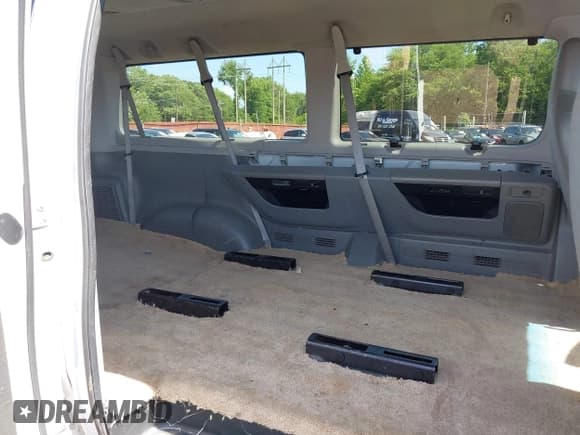 ✅ 2013 Ford Econoline Passenger XL • VIN: 1FBNE3BL6DDA13595 • Lot: 42570942. Wystawiony na IAAI z przebiegiem 135 652 mil. Bezpłatny archiwum sprzedaży aukcyjnych z USA i szczegółowy raport historii pojazdu na DreamBid. Zdjęcie 8.