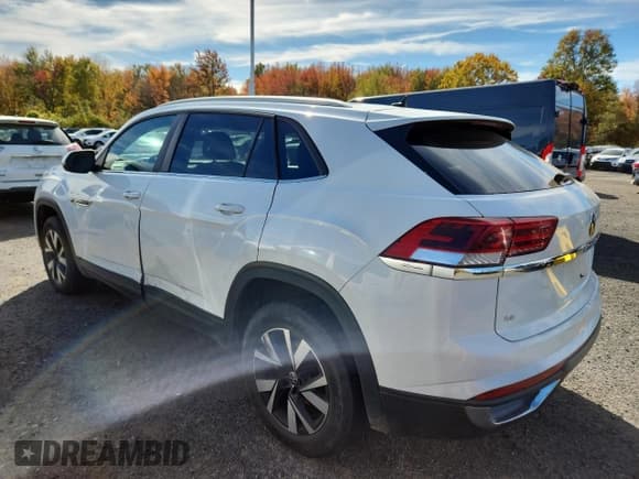 ✅ 2022 Volkswagen Atlas SE • VIN: 1V2LC2CA9NC228393 • Лот: 87076245. Опубликован ранее на Copart с пробегом 121 383 миль. Бесплатный доступ к архиву аукционных продаж из США и подробный отчёт об истории автомобиля на DreamBid. Изображение 2.