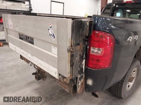 ✅ 2008 Chevrolet Silverado 2500HD Work Truck • VIN: 1GCHK29K58E189109 • Lot: 43594576. Wystawiony na IAAI z przebiegiem 131 646 mil. Bezpłatny archiwum sprzedaży aukcyjnych z USA i szczegółowy raport historii pojazdu na DreamBid. Zdjęcie 13.