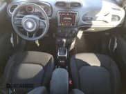 ✅ 2021 Jeep Renegade Latitude • VIN: ZACNJDBB6MPN28471 • Lot: 92084835. Wystawiony na Copart z przebiegiem 43 778 mil. Bezpłatny archiwum sprzedaży aukcyjnych z USA i szczegółowy raport historii pojazdu na DreamBid. Zdjęcie 8.