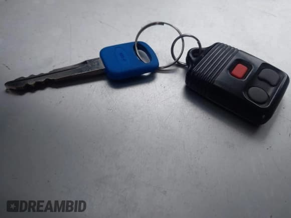 ✅ 2001 Ford F-350 • VIN: 3FTSW30S81MA57801 • Lot: 43806662. Wystawiony na IAAI z przebiegiem 184 408 mil. Bezpłatny archiwum sprzedaży aukcyjnych z USA i szczegółowy raport historii pojazdu na DreamBid. Zdjęcie 11.