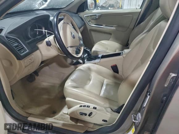 ✅ 2016 Volvo XC60 T5 Platinum • VIN: YV4612RM1G2818938 • Лот: 96174005. Опубликован ранее на Copart с пробегом 132 758 миль. Бесплатный доступ к архиву аукционных продаж из США и подробный отчёт об истории автомобиля на DreamBid. Изображение 7.