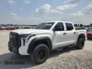 ✅ 2024 Toyota Tundra SR • VIN: 5TFKB5DB2RX164186 • Лот: 80570785. Опубликован ранее на Copart с пробегом 22 940 миль. Бесплатный доступ к архиву аукционных продаж из США и подробный отчёт об истории автомобиля на DreamBid. Изображение 1.