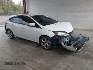 ✅ 2014 Ford Focus ST • VIN: 1FADP3L90EL402802 • Lot: 43620530. Wystawiony na IAAI z przebiegiem 180 915 mil. Bezpłatny archiwum sprzedaży aukcyjnych z USA i szczegółowy raport historii pojazdu na DreamBid. Zdjęcie 1.