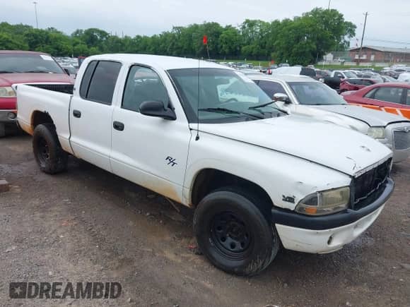 ✅ 2000 Dodge Dakota Sport • VIN: 1B7GL2AN0YS640611 • Лот: 42226346. Размещён на IAAI с пробегом Не указан миль. Получите бесплатный доступ к архиву аукционных продаж из США и посмотрите подробный отчёт об истории автомобиля на DreamBid. Изображение 1.