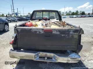 1996 Dodge Dakota z VIN 1B7GL23X6TS508007, wystawiony jako Copart lot #64087425 z przebiegiem 116 318 mil mil oraz Szkoda całkowita • Salvage title. Historia ofert i sprzedaży dostępna na DreamBid. Obrazek 6.