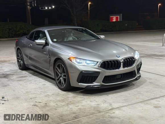 ✅ 2020 BMW M8 Competition • VIN: WBSDZ0C03LCD60543 • Lot: 84299145. Wystawiony na Copart z przebiegiem 31 820 mil. Bezpłatny archiwum sprzedaży aukcyjnych z USA i szczegółowy raport historii pojazdu na DreamBid. Zdjęcie 1.