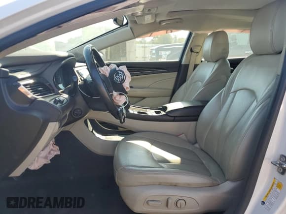 ✅ 2019 Buick LaCrosse Essence • VIN: 1G4ZP5SS2KU129444 • Lot: 71730475. Wystawiony na Copart z przebiegiem 108 736 mil. Bezpłatny archiwum sprzedaży aukcyjnych z USA i szczegółowy raport historii pojazdu na DreamBid. Zdjęcie 7.