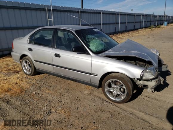 ✅ 1998 Honda Civic DX • VIN: JHMEJ6623WS003677 • Lot: 67426575. Wystawiony na Copart z przebiegiem 237 602 mil. Bezpłatny archiwum sprzedaży aukcyjnych z USA i szczegółowy raport historii pojazdu na DreamBid. Zdjęcie 4.