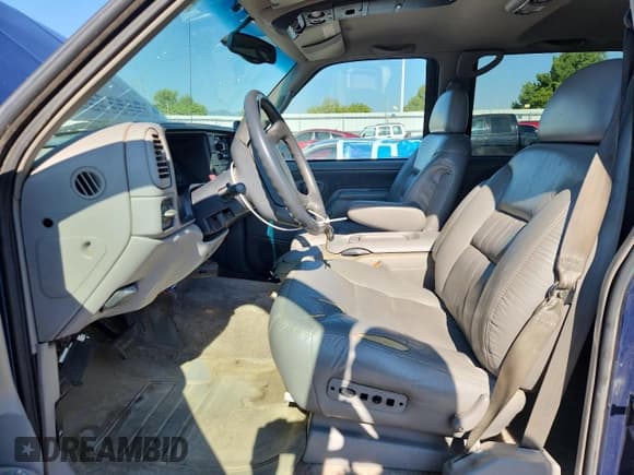 ✅ 1997 Chevrolet Suburban • VIN: 3GNFK16R8VG154904 • Lot: 70771215. Wystawiony na Copart z przebiegiem 151 405 mil. Bezpłatny archiwum sprzedaży aukcyjnych z USA i szczegółowy raport historii pojazdu na DreamBid. Zdjęcie 7.