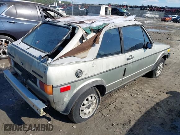 ✅ 1985 Volkswagen Golf • VIN: WVWCA0155FK017233 • Лот: 41983386. Опубликован ранее на IAAI с пробегом 209 428 миль. Бесплатный доступ к архиву аукционных продаж из США и подробный отчёт об истории автомобиля на DreamBid. Изображение 4.