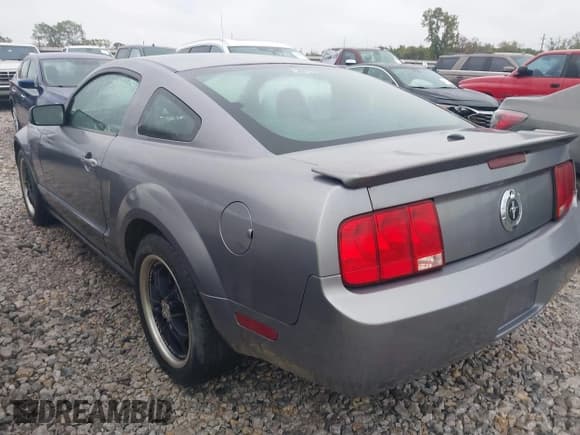 ✅ 2007 Ford Mustang Deluxe • VIN: 1ZVHT80N875216497 • Лот: 43532986. Опубликован ранее на IAAI с пробегом 206 216 миль. Бесплатный доступ к архиву аукционных продаж из США и подробный отчёт об истории автомобиля на DreamBid. Изображение 3.