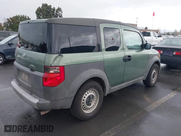 ✅ 2004 Honda Element LX • VIN: 5J6YH283X4L021619 • Lot: 43704192. Listed on IAAI with 218,704 mi. Free auction sales archive from the USA and detailed vehicle history report at DreamBid. Image 4.