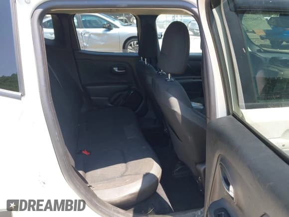 ✅ 2018 Jeep Renegade Latitude • VIN: ZACCJBBB2JPH46367 • Lot: 42602772. Wystawiony na IAAI z przebiegiem 123 616 mil. Bezpłatny archiwum sprzedaży aukcyjnych z USA i szczegółowy raport historii pojazdu na DreamBid. Zdjęcie 8.