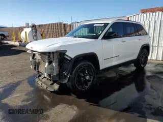 ✅ 2024 Jeep Grand Cherokee Altitude • VIN: 1C4RJHAG7R8519981 • Лот: 84902025. Опубликован ранее на Copart с пробегом 59 118 миль. Бесплатный доступ к архиву аукционных продаж из США и подробный отчёт об истории автомобиля на DreamBid. Изображение 1.