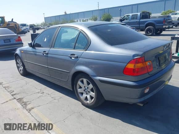 2003 BMW 3 Series 325i with VIN WBAEV334X3KL84673, listed as a IAAI auction lot 43072937 with 120,407 mi miles and . Bid and sale history available at DreamBid. Image 3.