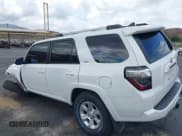 ✅ 2020 Toyota 4Runner SR5 Premium • VIN: JTEBU5JR7L5835278 • Lot: 43411960. Wystawiony na IAAI z przebiegiem 105 800 mil. Bezpłatny archiwum sprzedaży aukcyjnych z USA i szczegółowy raport historii pojazdu na DreamBid. Zdjęcie 3.
