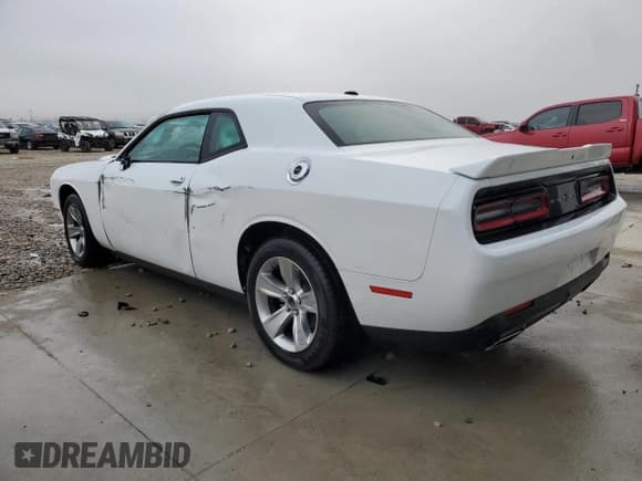 ✅ 2022 Dodge Challenger SXT • VIN: 2C3CDZAG2NH199867 • Lot: 80801653. Wystawiony na Copart z przebiegiem Nie podano. Bezpłatny archiwum sprzedaży aukcyjnych z USA i szczegółowy raport historii pojazdu na DreamBid. Zdjęcie 2.