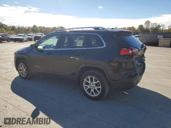 ✅ 2017 Jeep Cherokee Latitude • VIN: 1C4PJLCBXHW644477 • Lot: 86299595. Wystawiony na Copart z przebiegiem 123 838 mil. Bezpłatny archiwum sprzedaży aukcyjnych z USA i szczegółowy raport historii pojazdu na DreamBid. Zdjęcie 2.