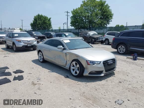 ✅ 2014 Audi A5 Premium • VIN: WAUCFAFR6EA073881 • Lot: 42428064. Wystawiony na IAAI z przebiegiem 95 947 mil. Bezpłatny archiwum sprzedaży aukcyjnych z USA i szczegółowy raport historii pojazdu na DreamBid. Zdjęcie 1.