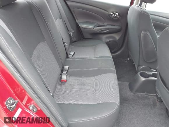 ✅ 2018 Nissan Versa S Plus • VIN: 3N1CN7AP9JL871392 • Lot: 42462278. Wystawiony na IAAI z przebiegiem 71 351 mil. Bezpłatny archiwum sprzedaży aukcyjnych z USA i szczegółowy raport historii pojazdu na DreamBid. Zdjęcie 8.