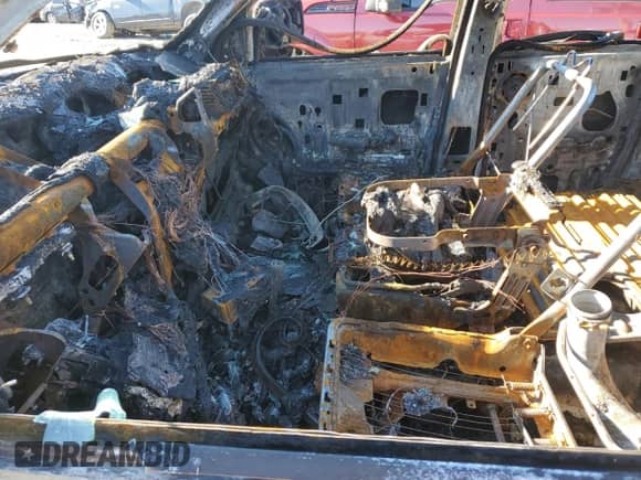 2005 Dodge 3500 SLT z VIN 3D7MS48CX5G829622, wystawiony jako Copart lot #79183874 z przebiegiem Nie podano mil oraz Nie do naprawy • Non repairable. Historia ofert i sprzedaży dostępna na DreamBid. Obrazek 7.