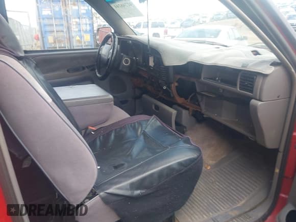 ✅ 1995 Dodge 1500 • VIN: 3B7HC13Z1SG707391 • Lot: 42248244. Listed on IAAI with 206,361 mi. Free auction sales archive from the USA and detailed vehicle history report at DreamBid. Image 5.