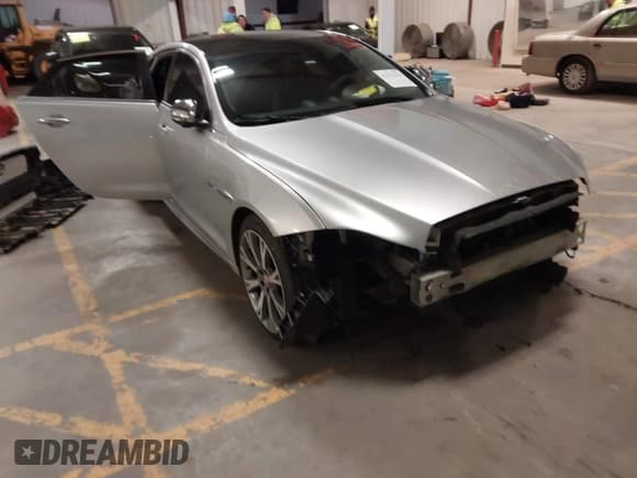 ✅ 2015 Jaguar XJ • VIN: SAJWA1CZ8F8V83873 • Лот: 41271111. Опубликован ранее на IAAI с пробегом 94 830 миль. Бесплатный доступ к архиву аукционных продаж из США и подробный отчёт об истории автомобиля на DreamBid. Изображение 1.