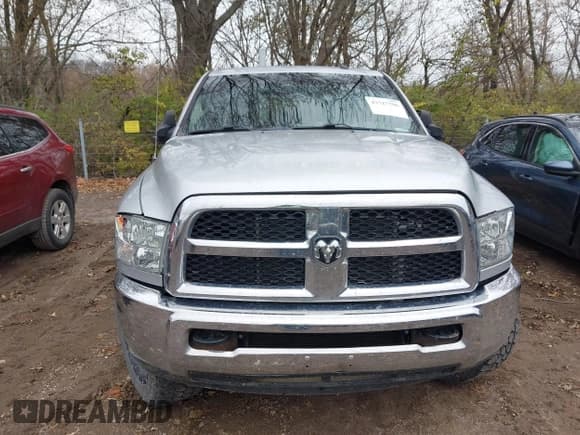 ✅ 2018 Ram 2500 SLT • VIN: 3C6UR5DL0JG245815 • Lot: 43717796. Listed on IAAI with 194,418 mi. Free auction sales archive from the USA and detailed vehicle history report at DreamBid. Image 12.
