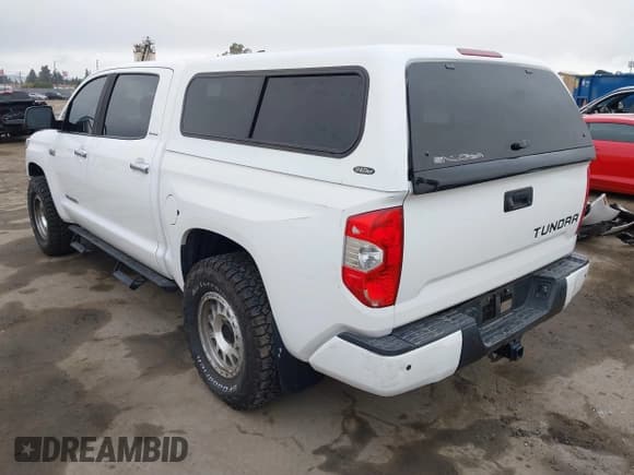 ✅ 2020 Toyota Tundra Limited • VIN: 5TFHY5F16LX917738 • Lot: 42183780. Wystawiony na IAAI z przebiegiem 88 036 mil. Bezpłatny archiwum sprzedaży aukcyjnych z USA i szczegółowy raport historii pojazdu na DreamBid. Zdjęcie 3.