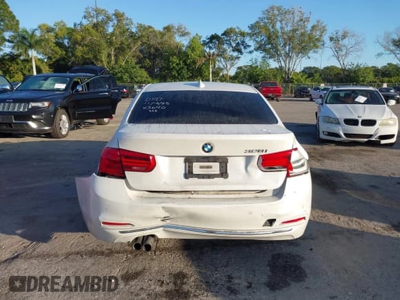✅ 2016 BMW 3 Series 328i • VIN: WBA8E9G50GNT43640 • Lot: 43740719. Listed on IAAI with 80,480 mi. Free auction sales archive from the USA and detailed vehicle history report at DreamBid. Image 6.