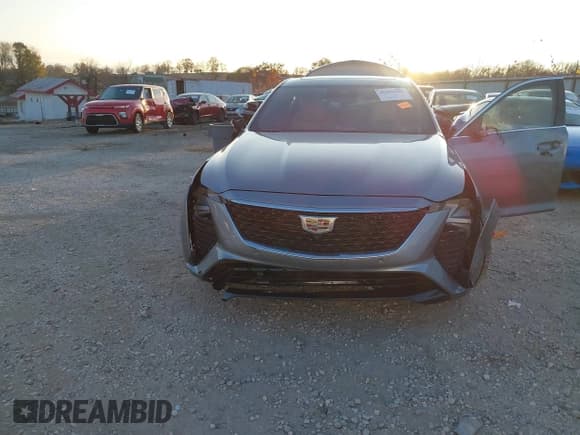 ✅ 2025 Cadillac CT5 Premium Luxury • VIN: 1G6DS5RW8S0101910 • Lot: 40994701. Wystawiony na IAAI z przebiegiem 2 842 mil. Bezpłatny archiwum sprzedaży aukcyjnych z USA i szczegółowy raport historii pojazdu na DreamBid. Zdjęcie 6.