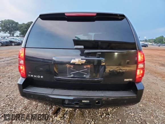 ✅ 2010 Chevrolet Tahoe LT • VIN: 1GNUCBE04AR137136 • Lot: 83794435. Listed on Copart with 202,211 mi. Free auction sales archive from the USA and detailed vehicle history report at DreamBid. Image 6.