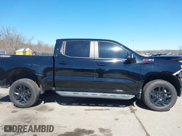 ✅ 2022 Chevrolet Silverado 1500 LT Trail Boss • VIN: 3GCUDFED3NG621160 • Lot: 41711947. Wystawiony na IAAI z przebiegiem 49 383 mil. Bezpłatny archiwum sprzedaży aukcyjnych z USA i szczegółowy raport historii pojazdu na DreamBid. Zdjęcie 14.